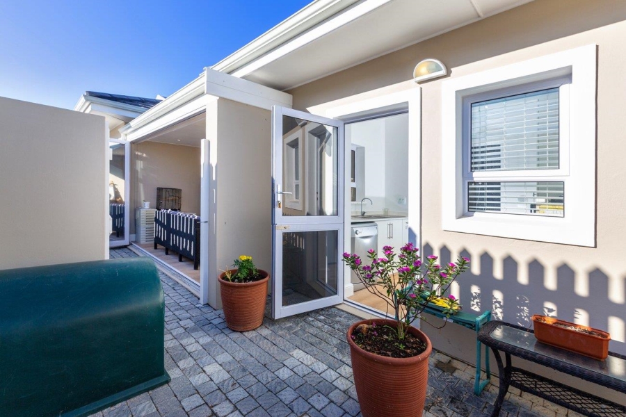 To Let 2 Bedroom Property for Rent in Hunters Estate Western Cape